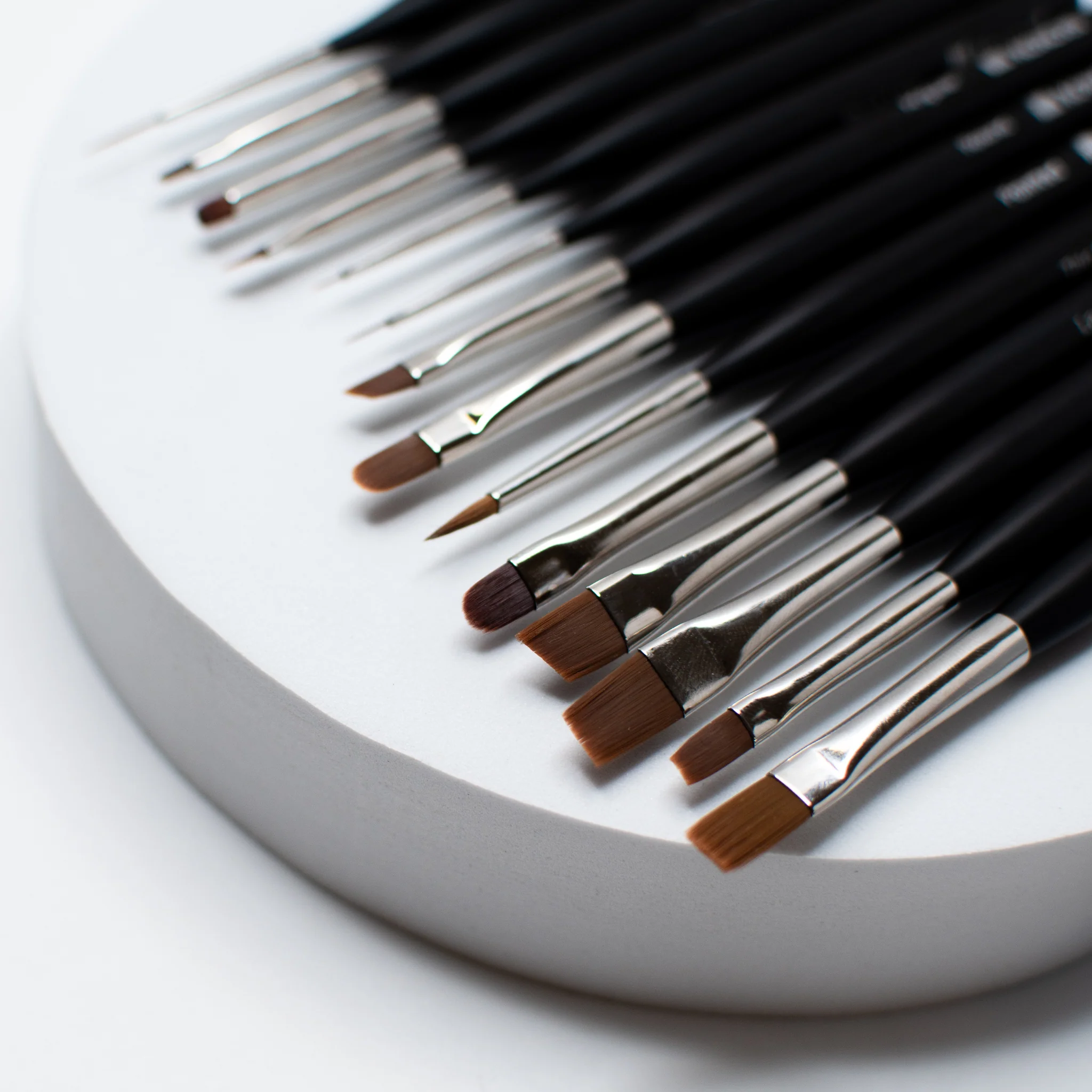 629-set-of-brushes-includes-a-kokoist-brush-case-1.webp